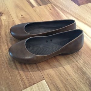 Crocs metallic brown flats 8W